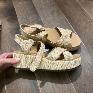 💥MOVE OUT SALE💥 lucky brand sandals